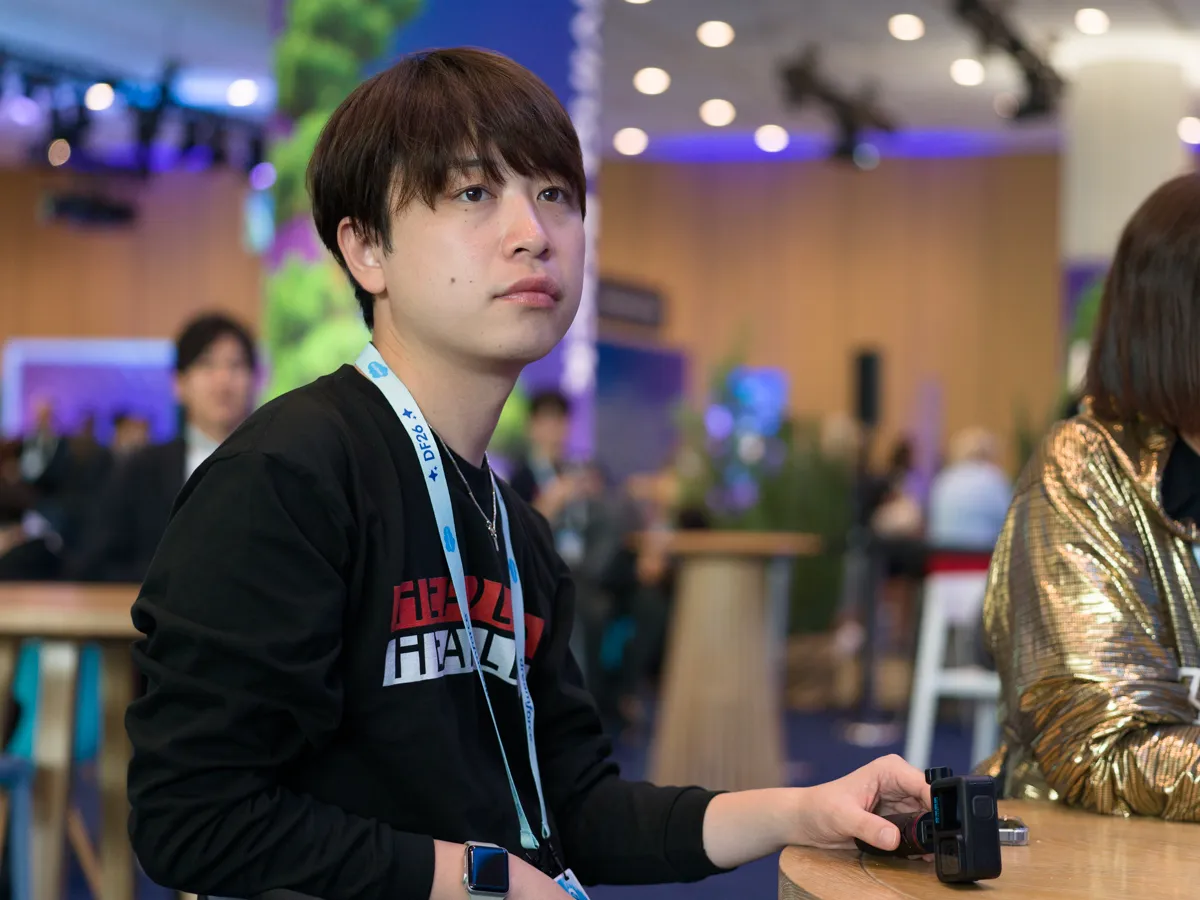 Dreamforce の会場でセッションに耳を傾けるメンバー